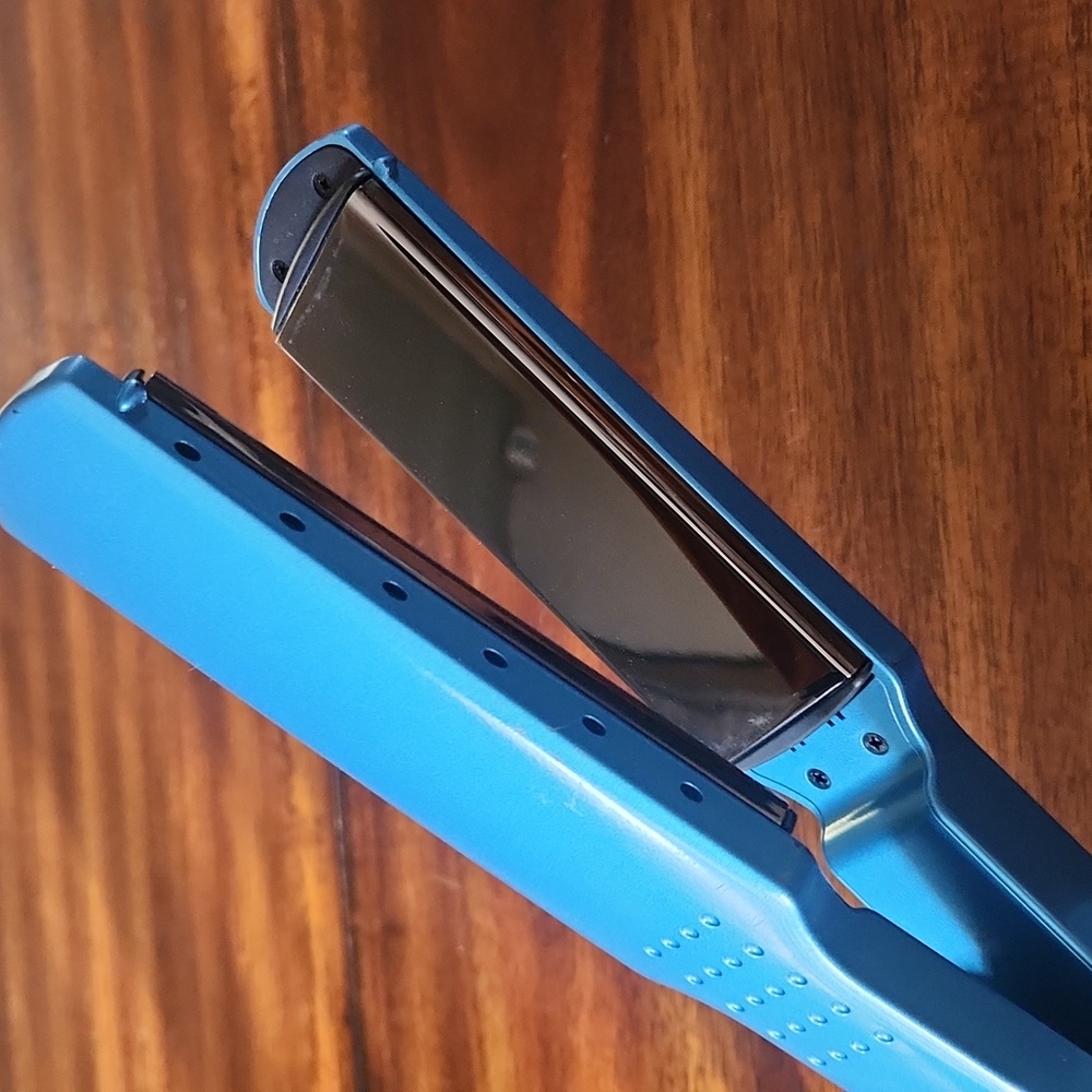 BaByliss Pro Nano Titanium 1 3/4" Ionic Straightener - Picture 6 of 16
